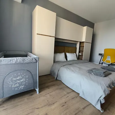 Dombox - Stylish 2 Bedroom In Center - Free Garage Appartement
