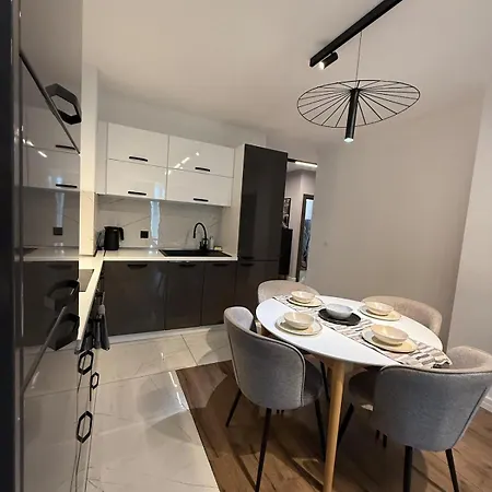 아파트 Dombox - Stylish 2 Bedroom In Center - Free Garage *