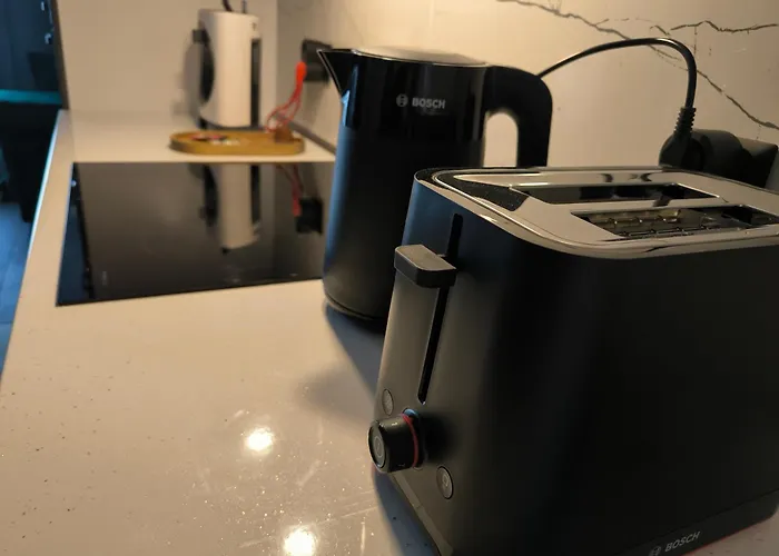 Dombox - Stylish 2 Bedroom In Center - Free Garage アパート