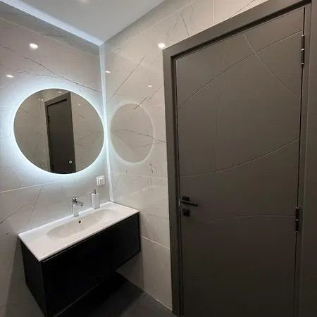 Luxury 2br - Free Garage - Walk To Vitosha - 2 Bathrooms - New Building