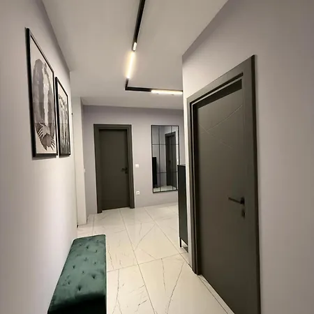 Luxury 2br - Free Garage - Walk To Vitosha - 2 Bathrooms - New Building Apartamento *