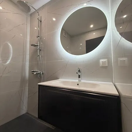 Luxury 2br - Free Garage - Walk To Vitosha - 2 Bathrooms - New Building