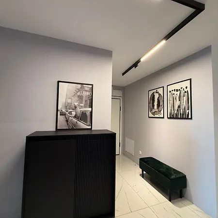 Luxury 2br - Free Garage - Walk To Vitosha - 2 Bathrooms - New Building Sófia