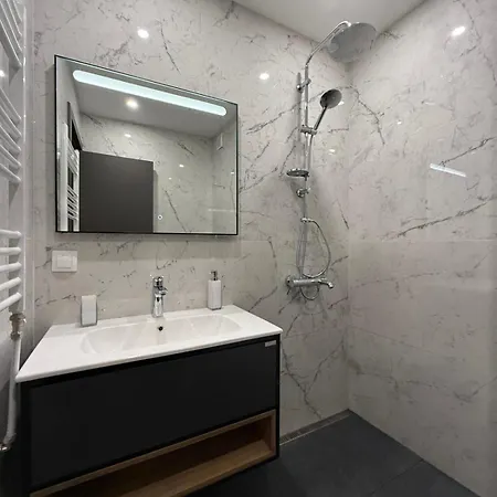 Luxury 2br - Free Garage - Walk To Vitosha - 2 Bathrooms - New Building