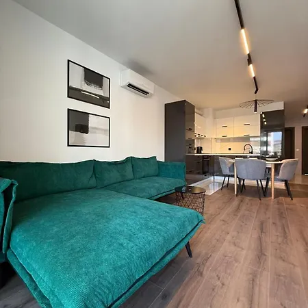 Dombox - Stylish 2 Bedroom In Center - Free Garage Lägenhet *