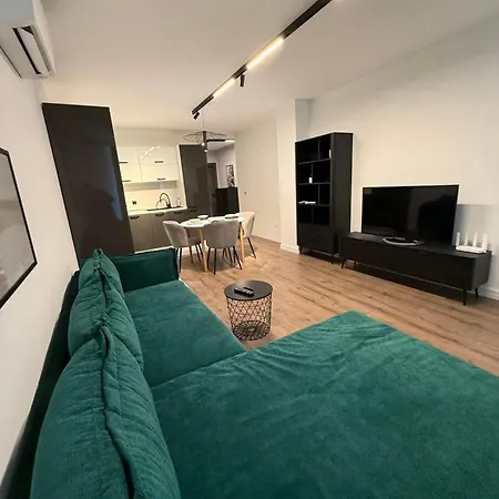 דירה Dombox - Stylish 2 Bedroom In Center - Free Garage סופיה
