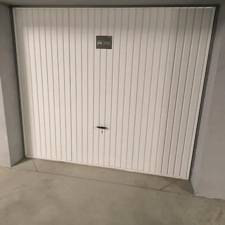 Lägenhet Dombox - Stylish 2 Bedroom In Center - Free Garage Sofia