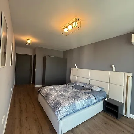 Apartamento Luxury 2br - Free Garage - Walk To Vitosha - 2 Bathrooms - New Building Sófia
