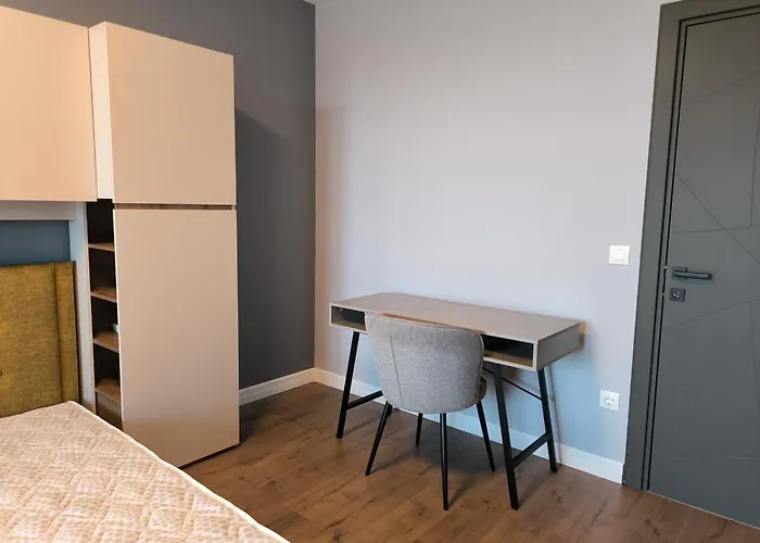 Dombox - Stylish 2 Bedroom In Center - Free Garage Lejlighed
