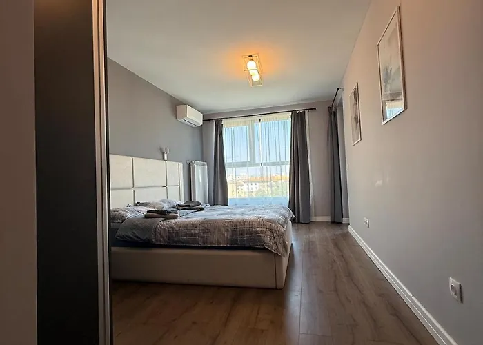 Dombox - Stylish 2 Bedroom In Center - Free Garage *